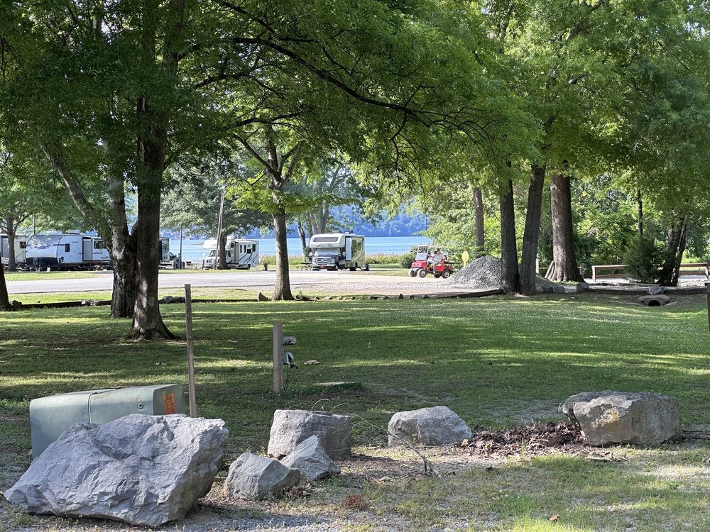 Mountain Lakes Resort Logo