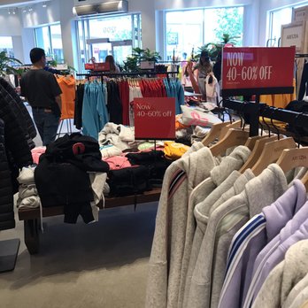 Aritzia - Accessories Near Me - Halton Hills, Ontario Aritzia - Accessories Near Me - Halton Hills, Ontario