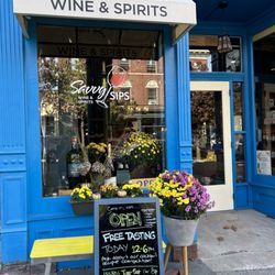 Savvy Sips Wine and Spirits - Offers regular tastings.