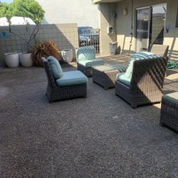 Driftwood Healthcare Center - This is the sad area called a solarium...vending machines included in this patio and one very dead fern.
