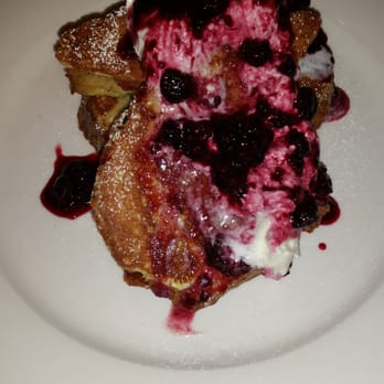 Earls Kitchen + Bar - Sourdough french toast - Canadian (New) Near Me - Vancouver, British Columbia