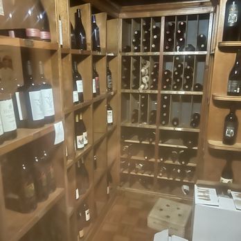 Americana House - Wine storage - American Near Me - Lodi, California Americana House - Wine storage - American Near Me - Lodi, California