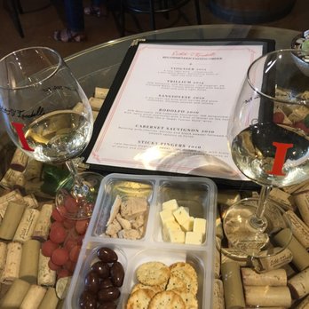 Estate D'Iacobelli - Wine Bars Near Me - Fallbrook, California