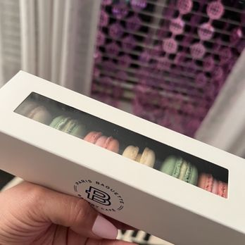 Paris Baguette - Macaron Set (6pcs), vanilla, pistachio, raspberry - Bakeries Near Me - Sacramento, California Paris Baguette - Macaron Set (6pcs), vanilla, pistachio, raspberry - Bakeries Near Me - Sacramento, California