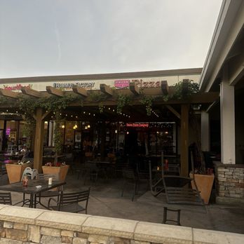 Union Pizza Company - Outdoor patio - Pizza Near Me - Manhattan Beach, California