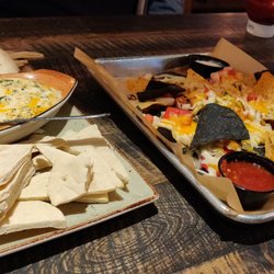Kelseys Original Roadhouse - Four Cheese Spinach Dip & Nachos