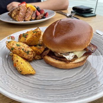 Duke's La Jolla - Breakfast sandwich - New American Near Me - La Jolla, California