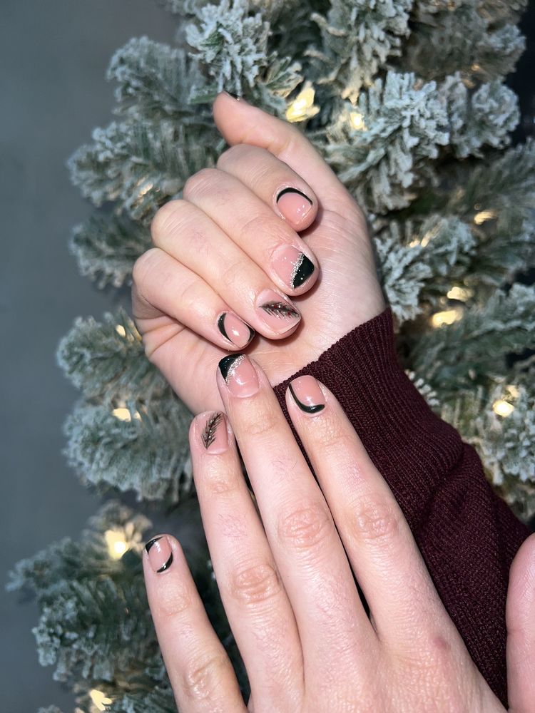 Nails By Yara Logo