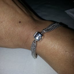 I love this bracelet. Is simple and elegant I love this bracelet. Is simple and elegant