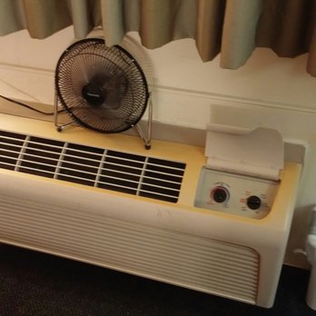 Econo Lodge Colonial - Crappy air conditioner from the 70s - Hotels Near Me - Williamsburg, Virginia Econo Lodge Colonial - Crappy air conditioner from the 70s - Hotels Near Me - Williamsburg, Virginia