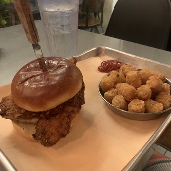 Easy ‘Que - Chicken sandwich. Plain for my daughter - Barbeque Near Me - Kailua, Hawaii