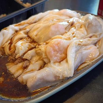 Lee’s Kitchen Noodle & Rice U Dub - Shrimp, pork and beef combo rice roll. Big portion! - Coffee & Tea Near Me - Seattle, Washington
