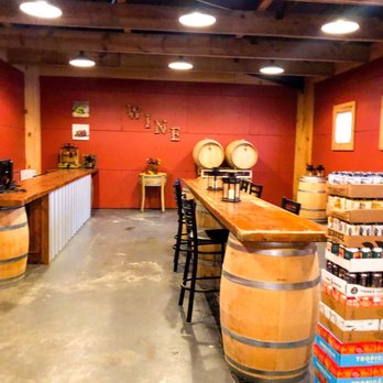 Habersham Winery - IG: @ale.atl - Wine Tasting Room Near Me - Helen, Georgia