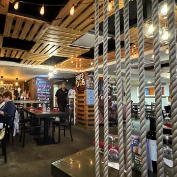Platos - Interior - Latin American Near Me - Carolina, Puerto Rico
