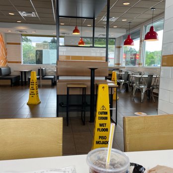 McDonald's - Super clean and floor sign placed perfect - Burgers Near Me - Smyrna, Delaware