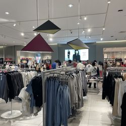 H&M - Inside