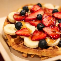 Cafe Vid - WAFFLE
horneamos al momento, y servimos con fruta de temporada y fresca.