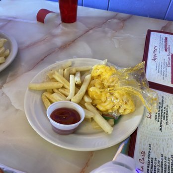 El Dorado Restaurant - Kids Menu: Mac & Cheese. They didn't try to hide the fact that the food isn't fresh. They left a ziploc bag over the Mac & cheese. - Mexican Near Me - Nephi, Utah