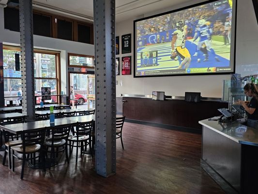 Cali's Sports Bar & Kitchen by null