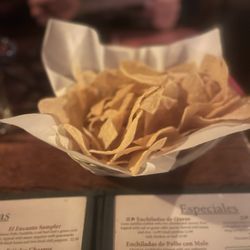 El Encanto - Chips & Salsa