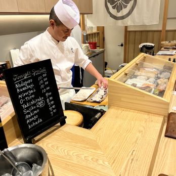Sushi Que - Order by the piece at the end of your omakase - Sushi Bars Near Me - Honolulu, Hawaii