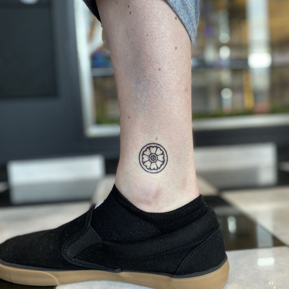 Floral piece filler. #floral #rosetattoo #fyp #foryourpage #tattoo #... |  TikTok, image size:1000x1000