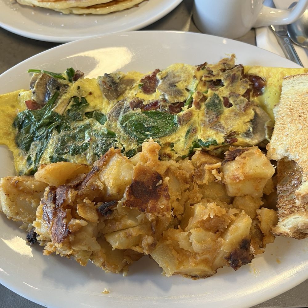 Jimmy K's Diner - Spinach, bacon, and mushroom omelette - American Near Me - Haverhill, Massachusetts