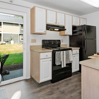 Crown Court Apartments - CrownCourt_Clackamas_OR_ModelKitchen - Apartments Near Me - Clackamas, Oregon Crown Court Apartments - CrownCourt_Clackamas_OR_ModelKitchen - Apartments Near Me - Clackamas, Oregon