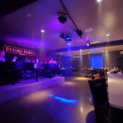 Dueling Pianos At Makse - Seating