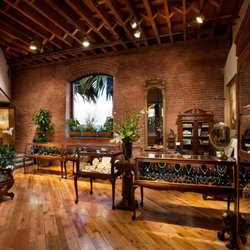 Darren McClung Estate & Precious Jewelry - Inside view of our beautiful store.