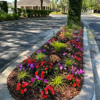 Simply Green Landscaping - a flower bed in the middle of a street - Landscaping Near Me - Mount Pleasant, South Carolina Simply Green Landscaping - a flower bed in the middle of a street - Landscaping Near Me - Mount Pleasant, South Carolina
