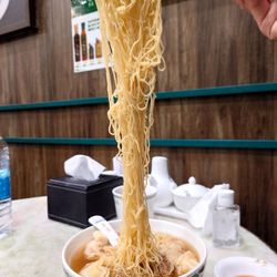 麥奀雲吞麵世家 - Noodle pull is legit.