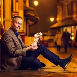 Magician Simon Alexander - Every day I'm shuffling!