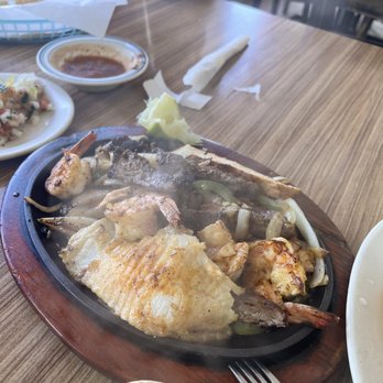Los Patrones - Parillada mezclado - Tex-Mex Near Me - Galveston, Texas Los Patrones - Parillada mezclado - Tex-Mex Near Me - Galveston, Texas