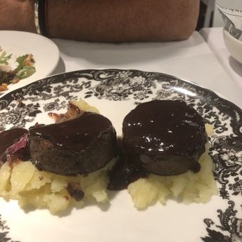 Casa Carmen - Oxtail in red wine sauce - Tapas/Small Plates Near Me - Barcelona, B