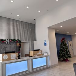 Holiday Inn Express Monterey-Cannery Row - Front lobby