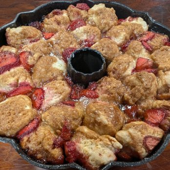 Log Cabin Diner - Strawberry, Chocolate monkey bread - American Near Me - Klamath, California