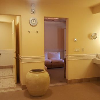 Auberge du Soleil - Men's room - Hotels Near Me - Rutherford, California