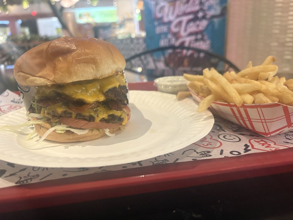 Irv’s Burgers - Photo 3