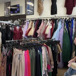Divas Clothing - Nice reasonably priced items to choose from...