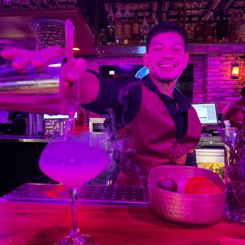 Lit Kitchen & Lounge - Best bartender.. Oscar! - New American Near Me - Dallas, Texas Lit Kitchen & Lounge - Best bartender.. Oscar! - New American Near Me - Dallas, Texas
