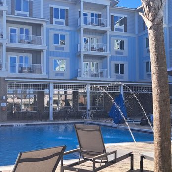 Courtyard by Marriott Albuquerque - Nice deck chairs poolside Marriott Courtyard and Springhill Suites shared. Plenty of pool chairs and pool towels - Hotels Near Me - Albuquerque, New Mexico
