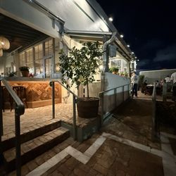 Outdoor bar