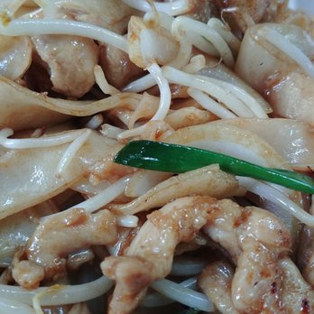 Yummy Cafe - Chicken chow fun - Chinese Near Me - Sacramento, California