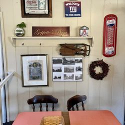 Geppetto's Pizza - Vintage photos & decor