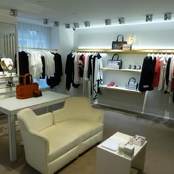 Anne Fontaine - Seasonally updated to reflect the latest in luxury, browse the Anne Fontaine collection located on rue Saint Honore.