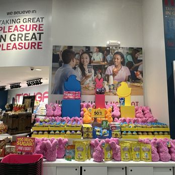 IT'SUGAR - Inside - Candy Stores Near Me - Universal City, California