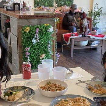 Asian Joint - Thai Chinese Cuisine - Nice clean decor - Chinese Near Me - Fairfax, Virginia