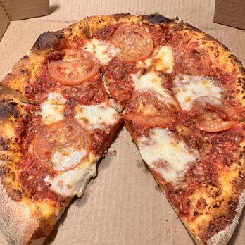 Plank Road Pizza - margherita pizza missing fresh basil - Pizza Near Me - Cottleville, Missouri