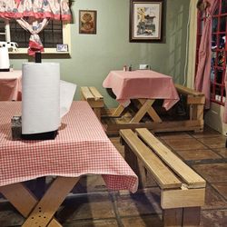 Rocky Point BBQ House - Inside
